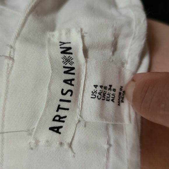 WOMENS ARTISAN NY SHORTS WHITE WITH RED EMBROIDERED DETAILS SIZE 4 - Picture 6 of 6